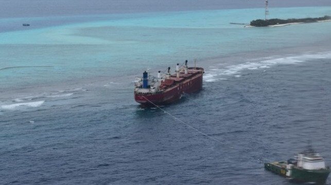 تقوم جزر المالديف بتكرير غرامة قياسية على حاملات السوائب البرية لتلف الشعاب المرجانية