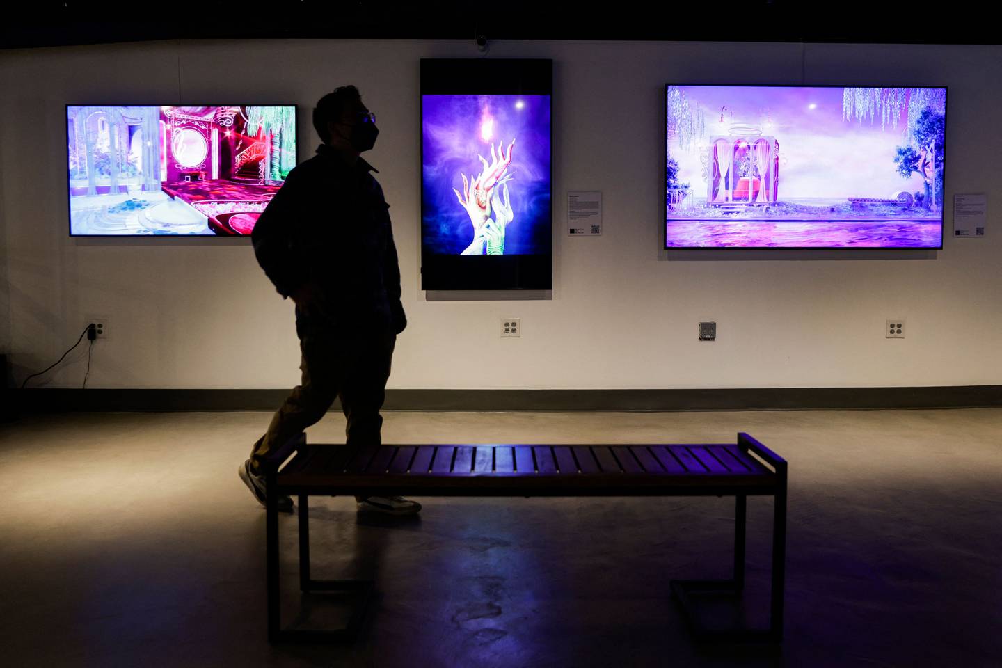 الأعمال الفنية الرقمية في متحف سياتل إن إف تي ، الذي افتتح مؤخرًا في يناير.  وكالة فرانس برس