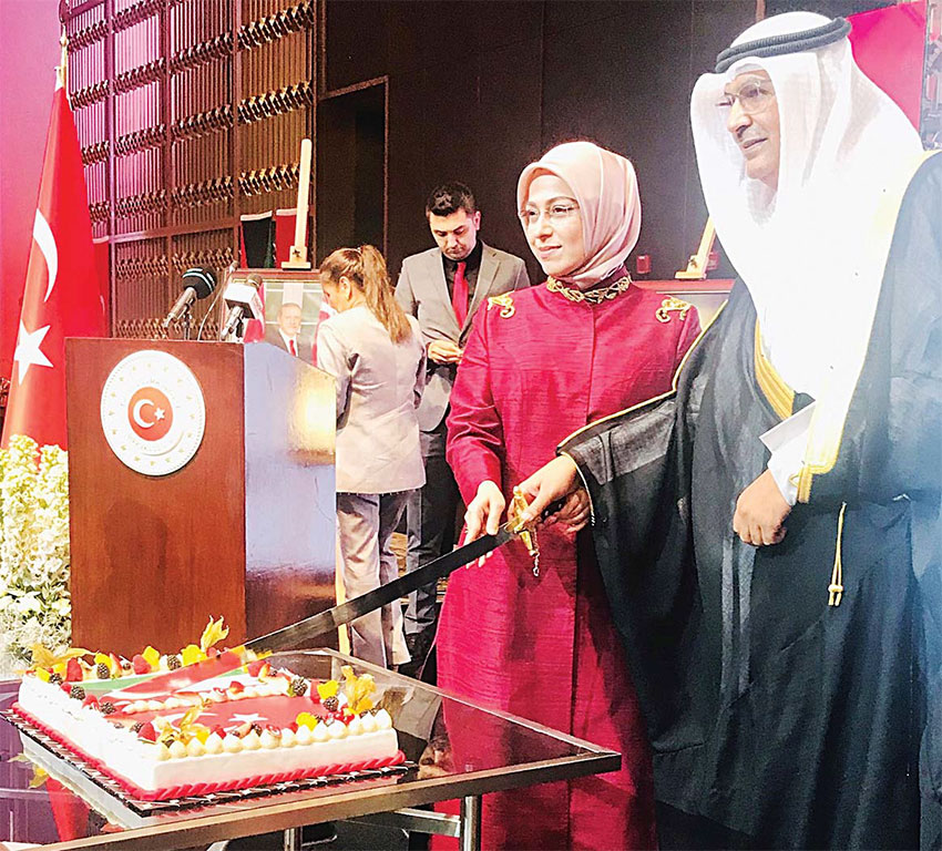 العلاقات التركية الكويتية تصل إلى المستوى المثالي - السفارة التركية تحتفل بيوم الجمهورية 99 - الأوقات العربية